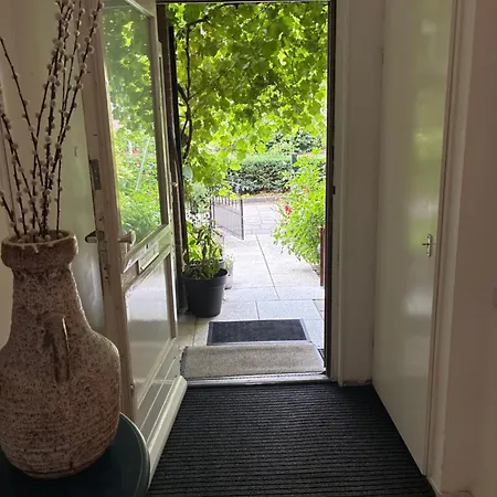 Family House With Garden Appartamento